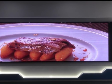 經(jīng)開室內(nèi)全彩P2.5安裝完成    尺寸：4.8×1.44   像素點：1920×576