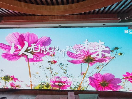 鄂州 BOE室內(nèi)全彩P1.53安裝完畢   尺寸：6.08x2.4m   像素點(diǎn)：3952x1560