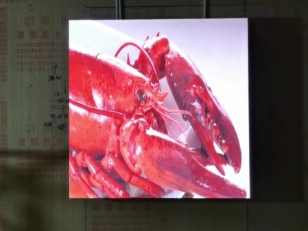 荊州沙市區(qū)荊州工業(yè)園室內(nèi)全彩P1.86  尺寸1.28x1.28m，像素點(diǎn)688x688