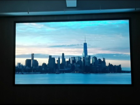 孝感職院室內(nèi)全彩P2.0安裝完畢    尺寸：3.52x1.92m     像素點：1760x960