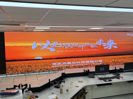 **汽車(chē)測(cè)試場(chǎng)COB1.2安裝調(diào)試完成   尺寸: 13.8*2.3625    像素點(diǎn) :11040*1890