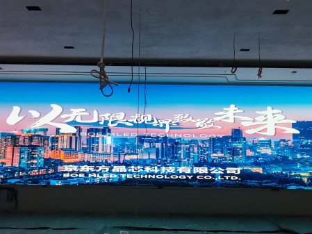 長江證券BKY012A安裝完畢，尺寸12x2.7m，像素點(diǎn)9600x2160