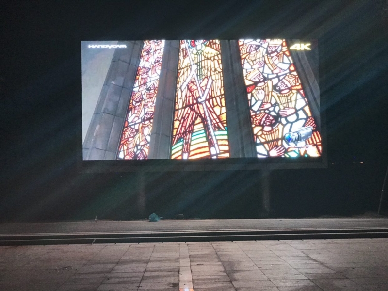 解決戶外全彩LED屏像素失控的方法